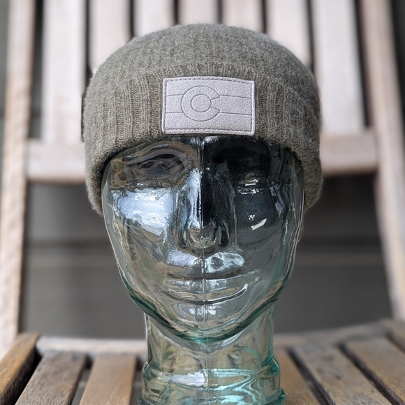 NWOT Cirque Mountain Sage Green Cashmere Wool Knit Beanie Toque Hat Colorado - Picture 1 of 7